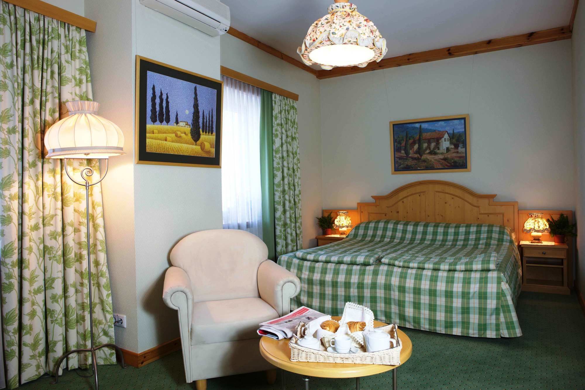 Landhaus Hotel Brovary Exterior foto